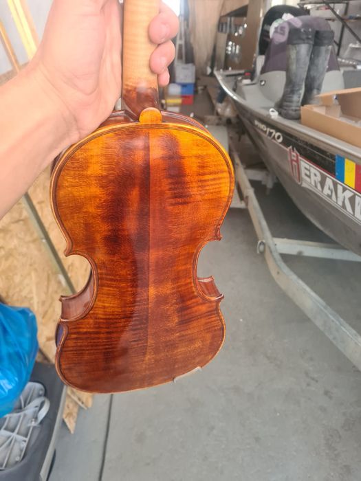 Se vinde vioara academi Hora Reghin