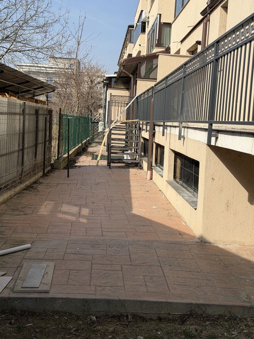 De inchiriat Spatiu Comercial Sau Locuinta Locuri de Parcare/Spatiu