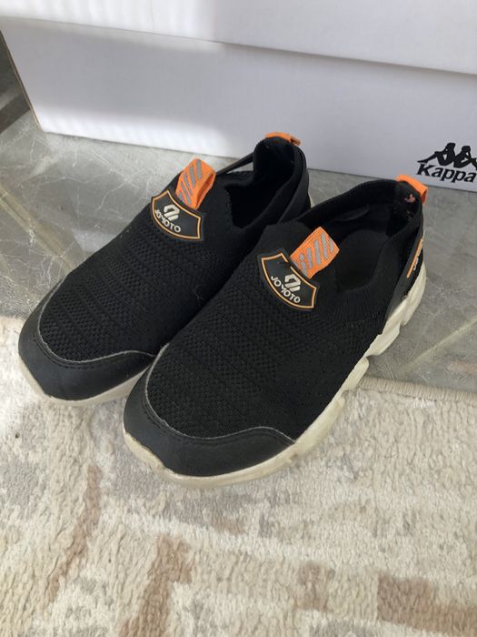 Продам ботинки на мальчика 29 размер