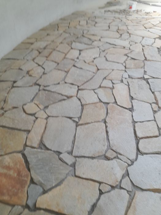 Майстор Каменар реда всякакъв вид камък