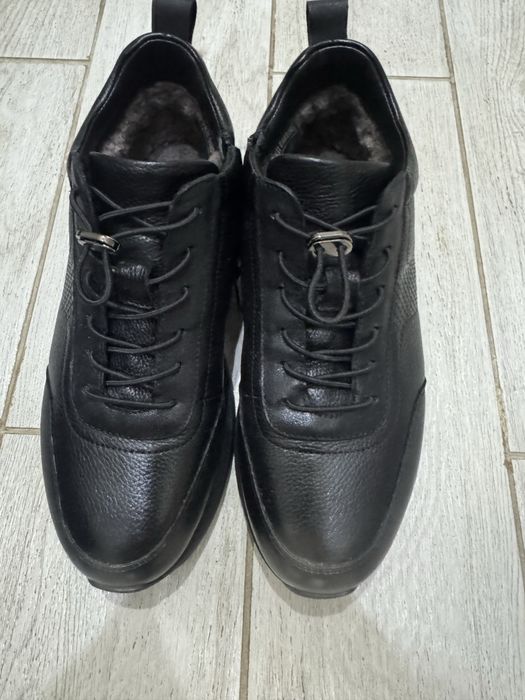 Продам зимние кроссовки