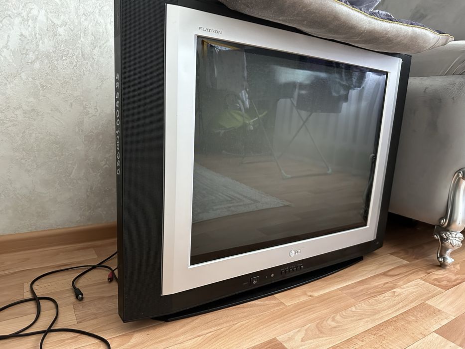 Продам телевизор лдж