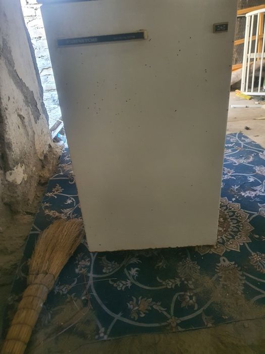 2 ta xaladelnik sotiladi