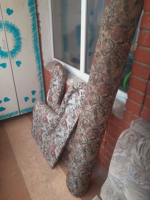 Продам Два Дивана и Два кресла Б/у. Самовывоз