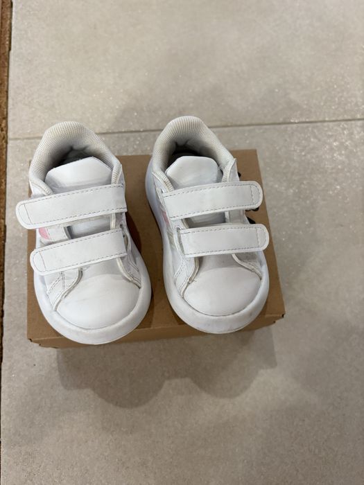 Маратонки adidas bubblecomfy