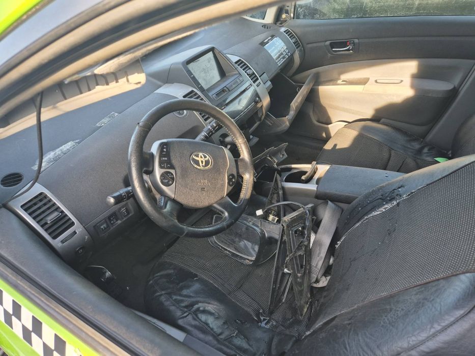 Продавам Тойота приус на части