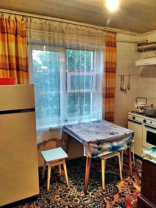 метро: Буюк Ипак Йули (Горького).