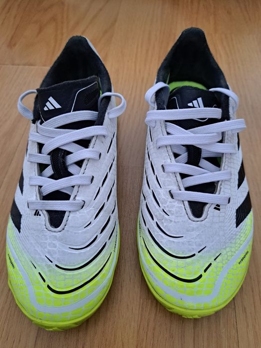 Ghete fotbal Adidas Predator