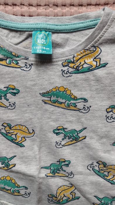tricou si pantaloni scurti cu crocodili