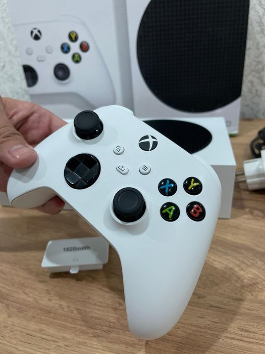 Xbox Series S в отличном состоянии