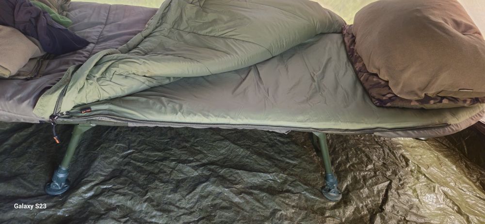 Pat pescuit FOX cu sac dormit