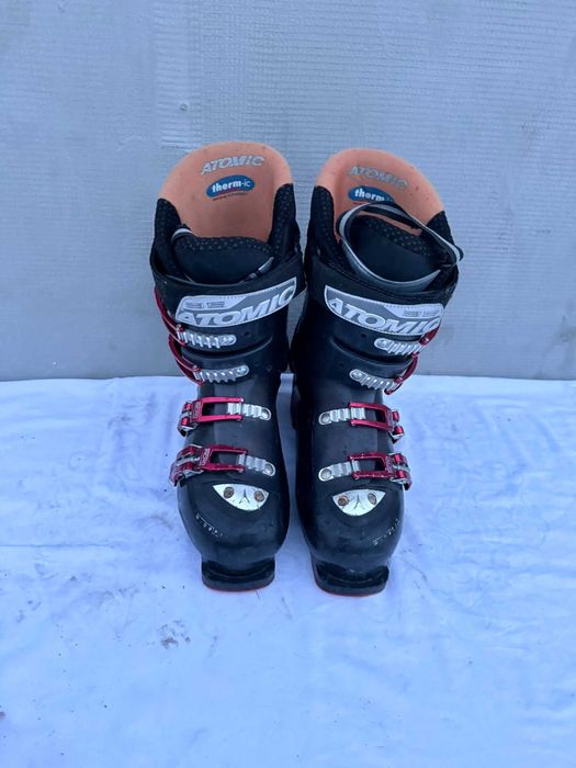 Clapari ski schi Atomic marime Eur:40 Mondo:26