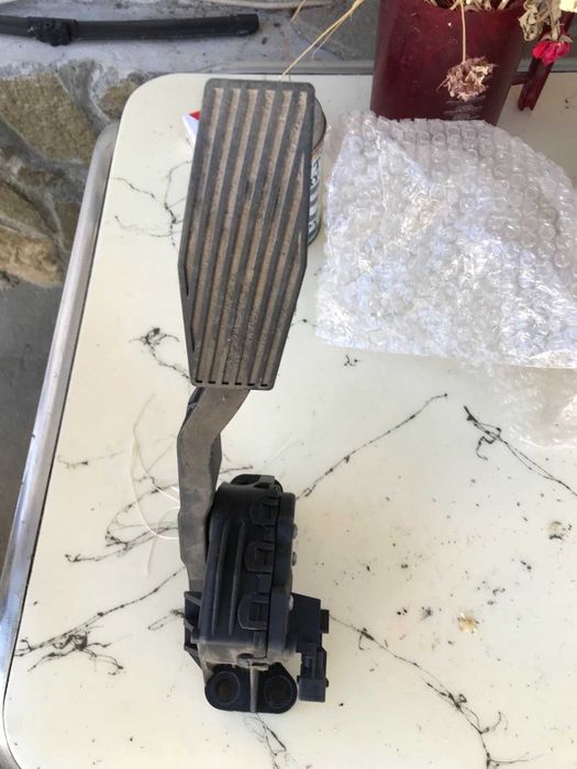 Дросел клапа и педал газ Опел Астра дизел 1.9.  120 коня