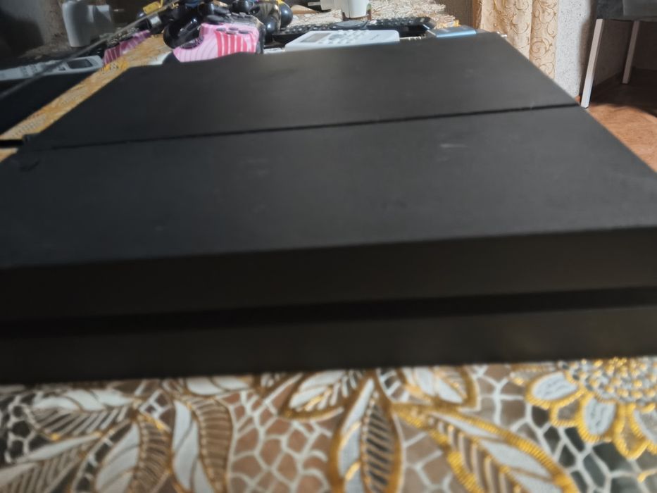 PlayStation 4 в идеальном состоянии