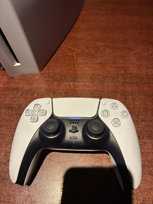 PlayStation 5 PS5 Disc Edition + controller DualSense