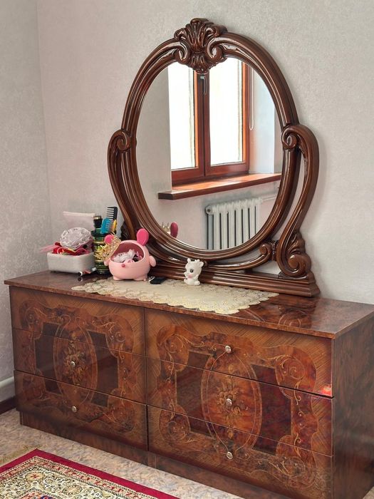 Шифоньер, комод айнасымен сатылады