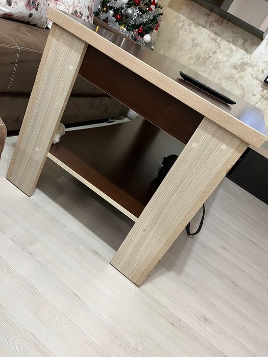 Masa living sau bucatarie