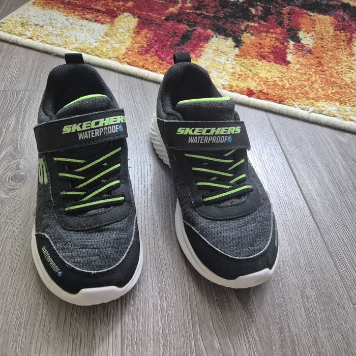 Adidasi Skechers marimea 32.