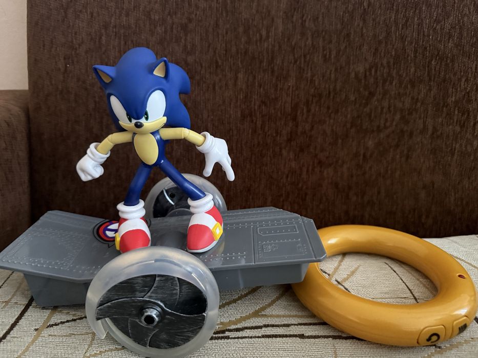 Соник с радиоуправляем спийдър