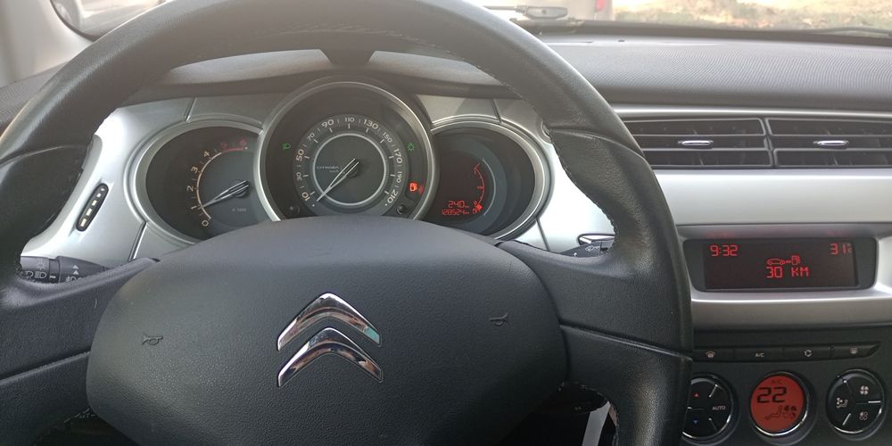 Ситроен С3  2012 год.с панорама
