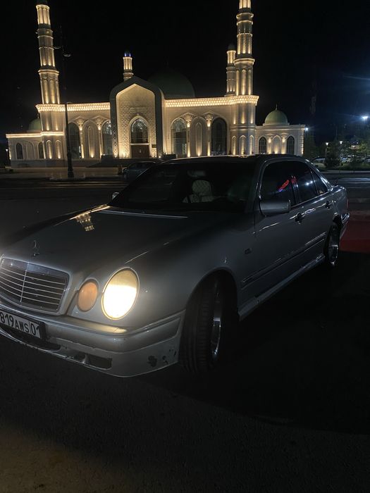 Продаю мерседес 210