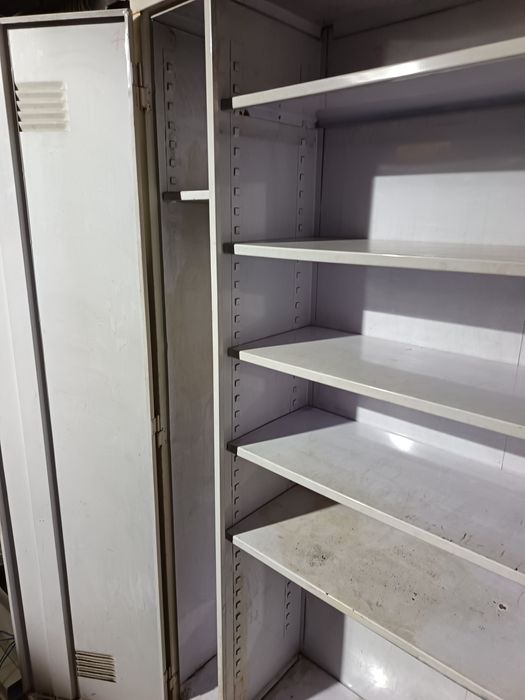 Метален гардероб !!!