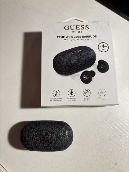 Продавам безжичти слушалки Guess