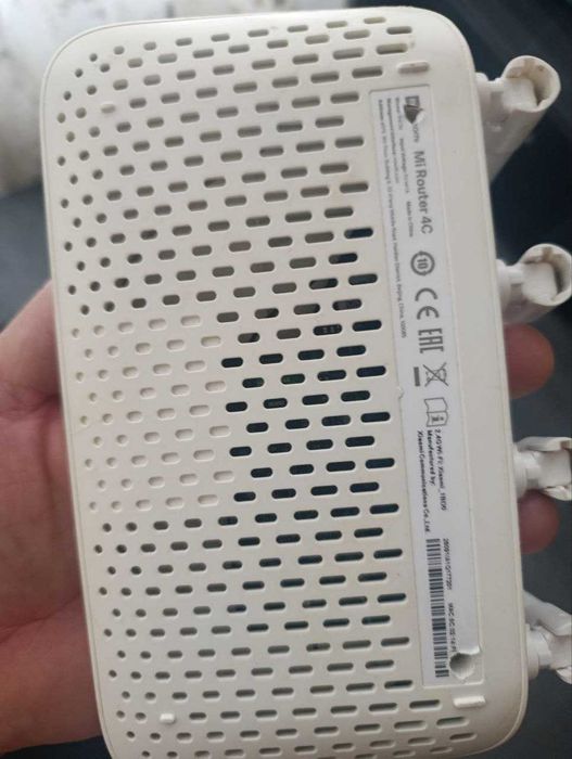 Wi-Fi роутер сотилади
