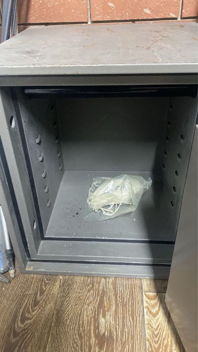 Продам сейф металический