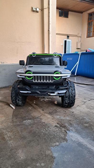 Jeep Bolalar moshinasi