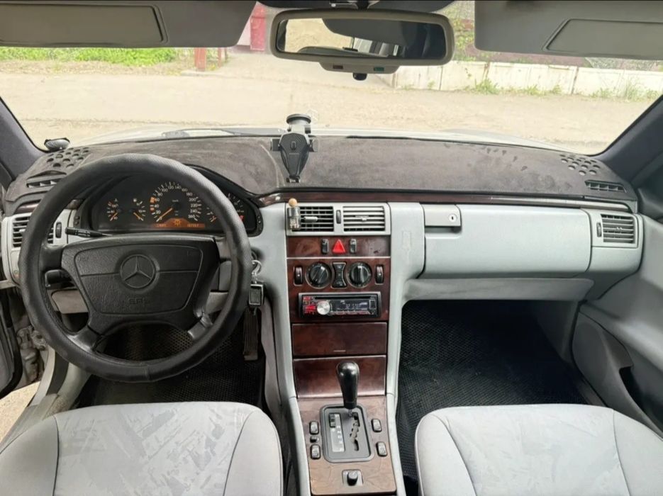 Продам Mercedes W210