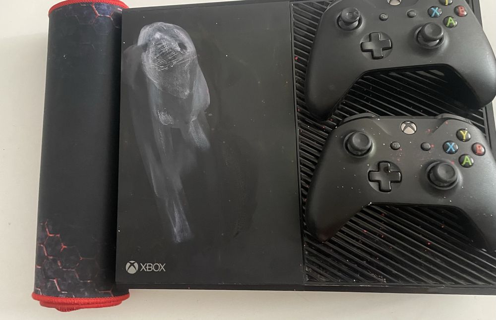 Xbox one + 2 manete
