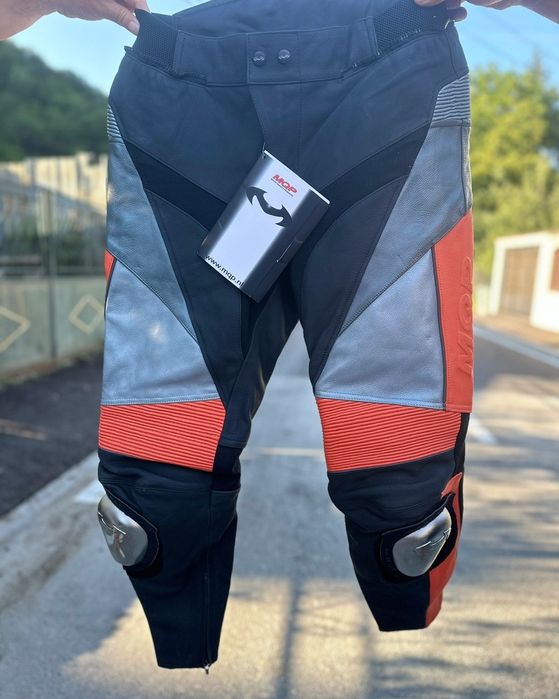 Мото панталони и гащеризони.