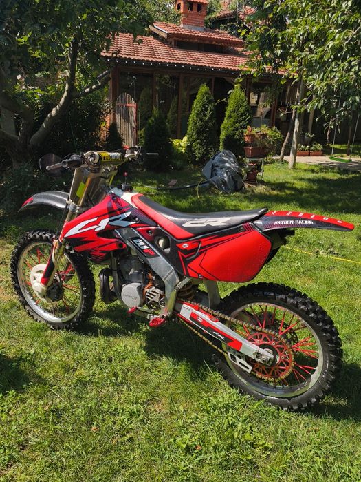 Продавам Honda cr250