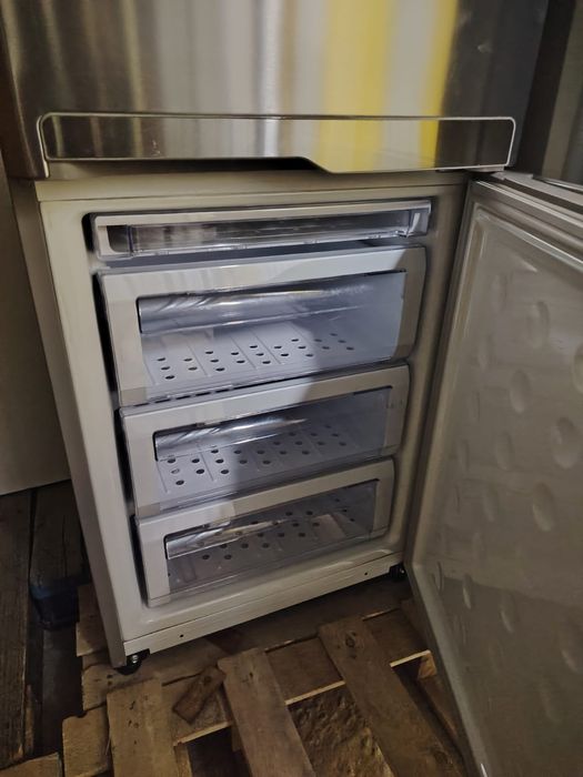 Холодильник Samsung