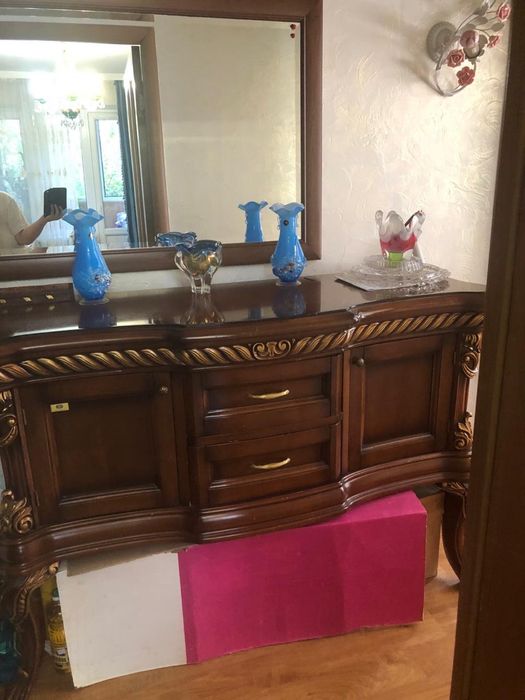 Продам антикварный комод в классическом стиле.