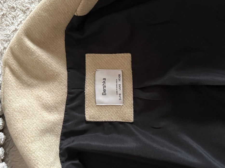 Късо палто Bershka