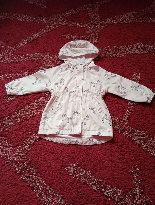 De vînzare geacă fete