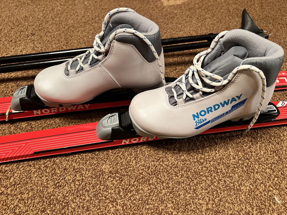 Продам ботинки лыжные