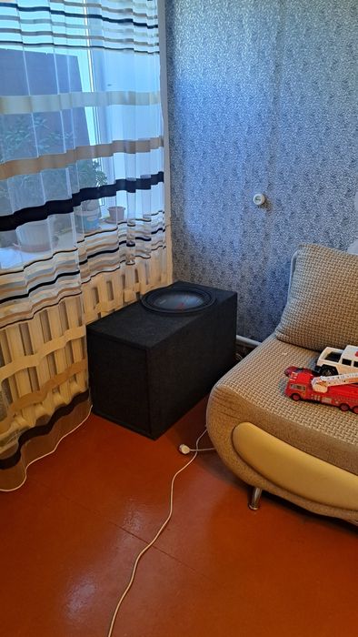 Продам сабвуфер Alpine