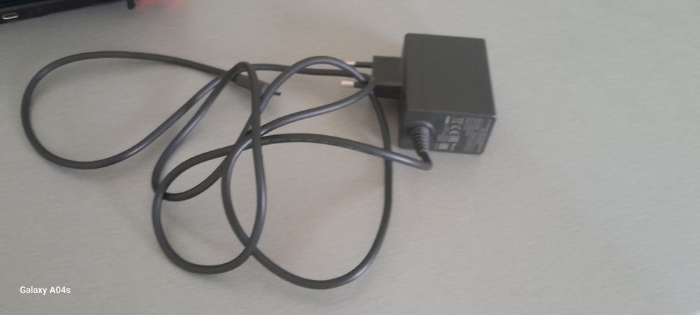 Vând Nintendo Switch cu joc super Mario bros wonder