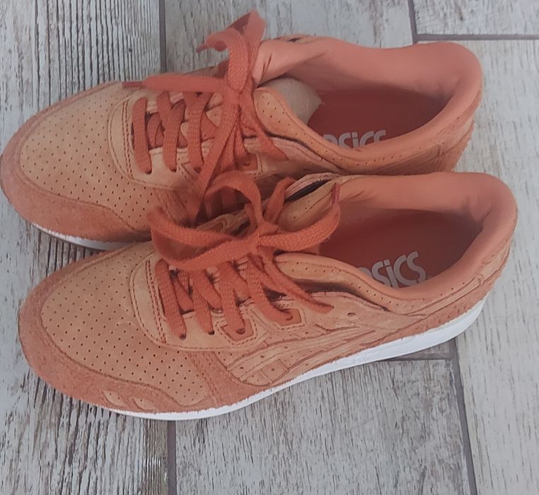 Дамски сникърси ASICS