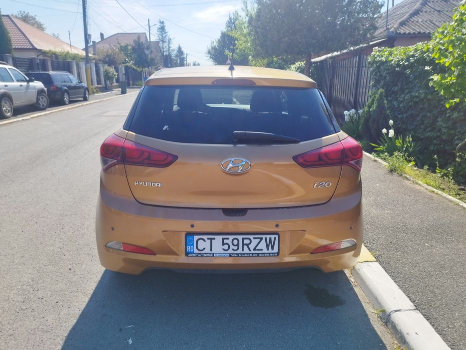 Hyundai i20.an 2015 - 158000 km  , avariat .