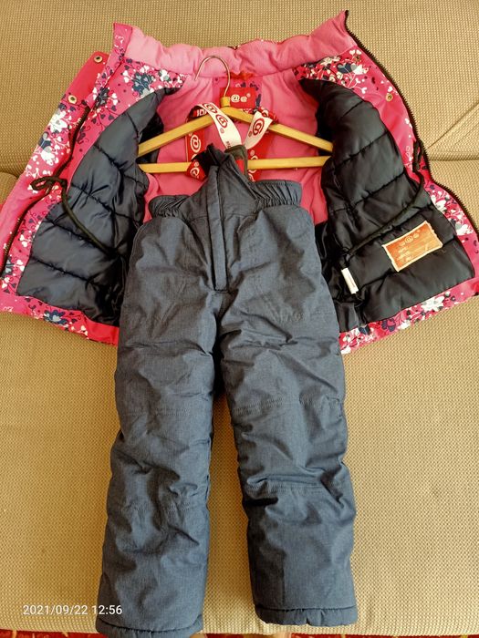 Продаем зимний комбинезон для девочки