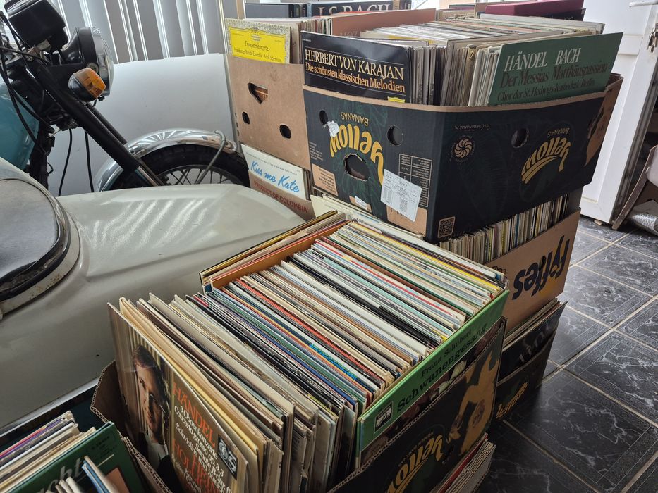 Vând Lot 500lp Discuri Vinil cu muzică clasică mixta 

Artiști:

- F