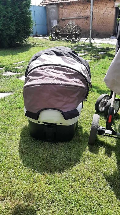 Бебешка количка с зимен и летен кош.