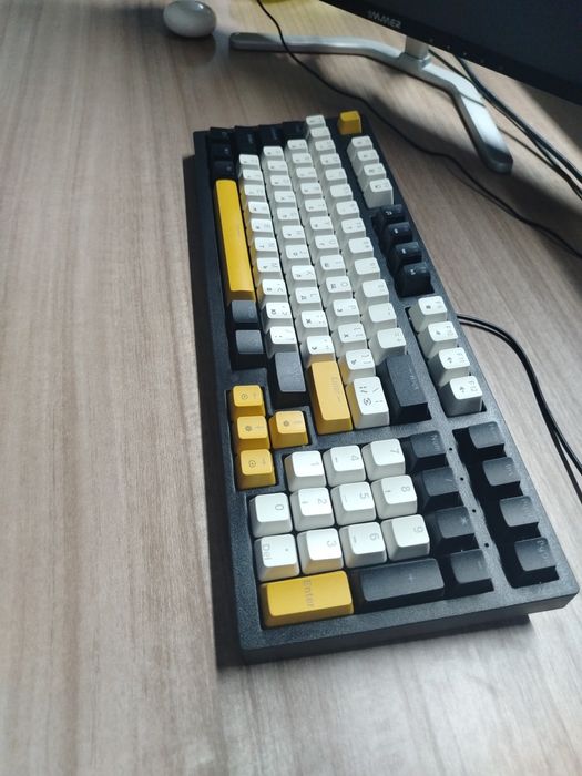 O'yin klaviaturasi t-Wolf k16 chiroqlari yonadi va har xil rejimlari b