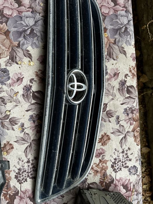 Решетка радиатора toyota gaia