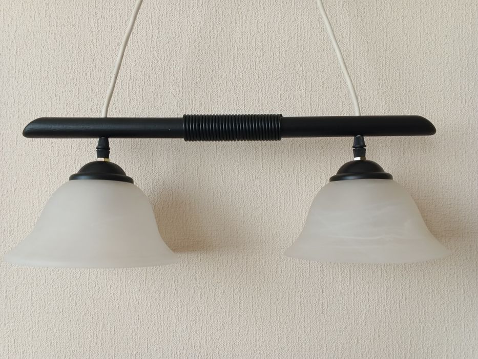 Люстры двухрожковые.