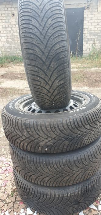 Продам комплект с колпаками на шкода